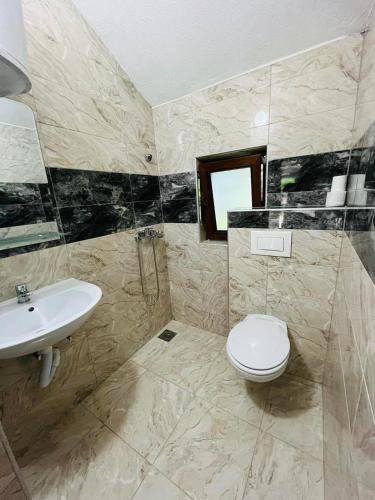 Studio Apartment - image 3