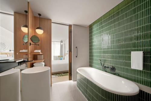 room detail thumbnail 2