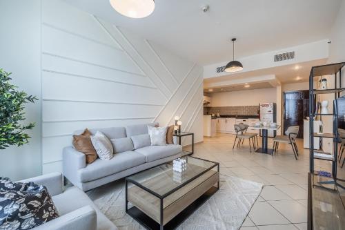 1BDR Apartment I Close To Metro I Marina Diamond 4 - image 10