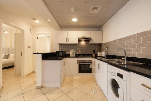 1BDR Apartment I Close To Metro I Marina Diamond 4 - image 7