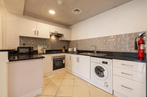 1BDR Apartment I Close To Metro I Marina Diamond 4 - image 9