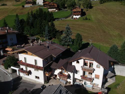 Pensione Valbona - Accommodation - Corvara in Badia