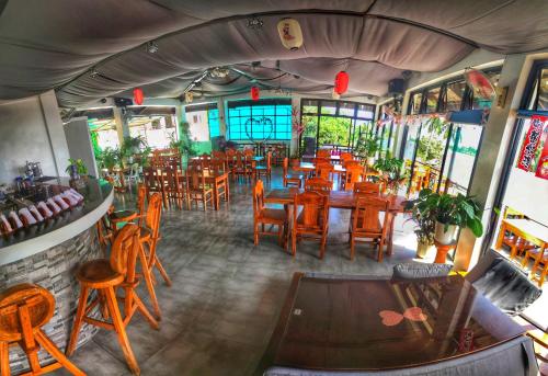 Restaurant, White Summerville Tourist Inn in Busuanga