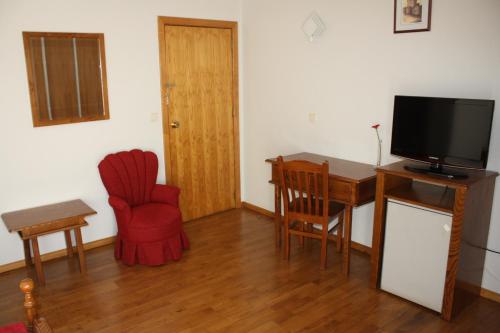 3 twin beds