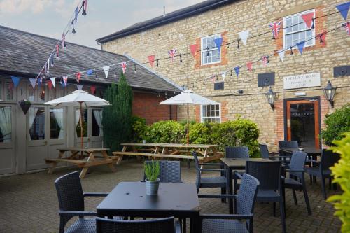 Faciliteiten, Cock Hotel by Greene King Inns in Near Center