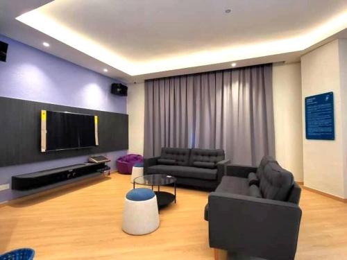 Virkistysmahdollisuudet, Netflix-Seaview-SunsetView-PuteriBeach-Mutiara Beach Resort Melaka in Tanjung Kling