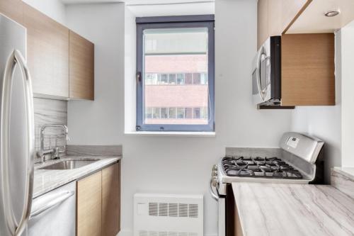 Midtown 1BR w DM Elevator Gym nr Times Sq NYC-798 in New York, USA