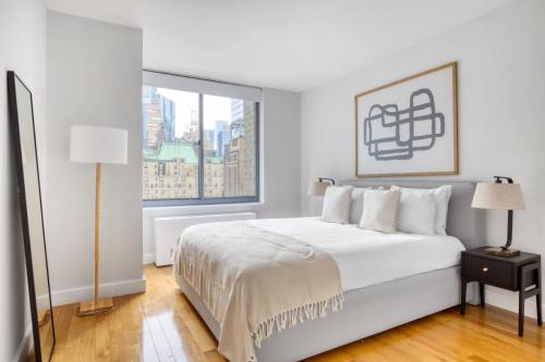 Midtown 1BR w DM Elevator Gym nr Times Sq NYC-798 in New York, USA