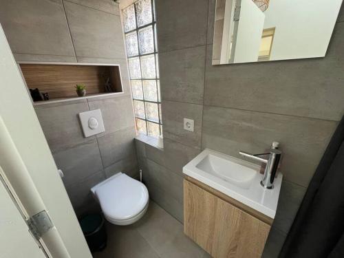 Bed & Beach Noordwijk - free parking and close to beach!, Noordwijk aan Zee (photo 9)