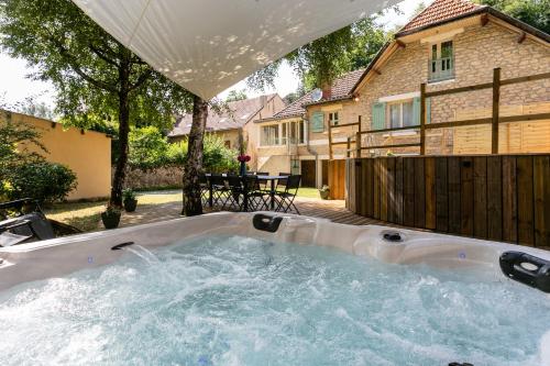 Wonderful house in Sarlat center with heated pool & jaccuzi