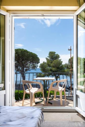 Logis Hôtel le Provencal Rest les Mûriers 2