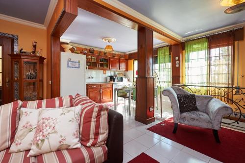 gedeelde lounge/tv-ruimte, House 3 Bedroon - Near Sintra and Lisbon in Cabriz