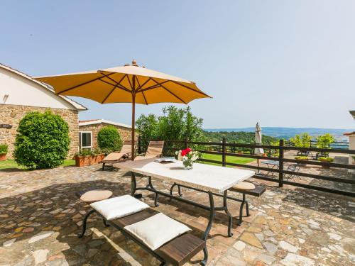  Holiday Home Mandorlo by Interhome in Colle Massari