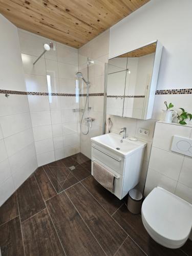 Bathroom, Moderne Ferienwohnung auf Rups Hof in Landau an der Isar