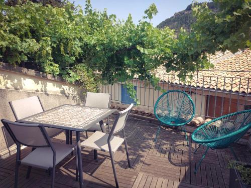 Maison de village avec terrasse - Location saisonnière - Luc-en-Diois