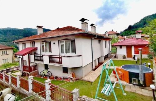 . Guest House Meraklii