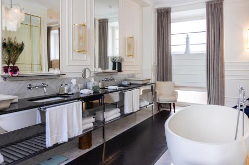 Hotel Vilòn - Small Luxury Hotels of the World - image 10