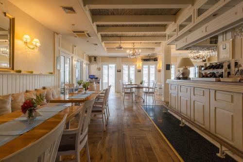 Ресторан, Jablon Lake Resort in Каліжкі