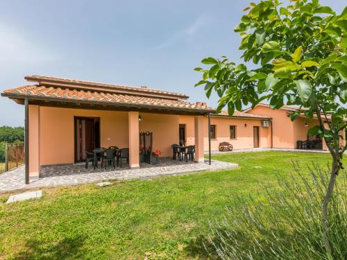 Holiday Home Bilocale Sorano 2 by Interhome