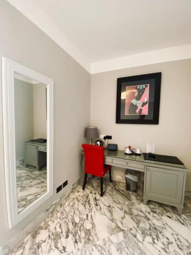 Hotel De Ville - image 12