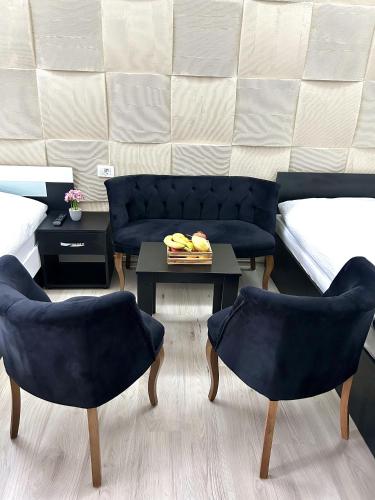 3 twin beds