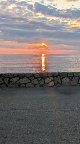 Serene Sea View Apartments in Utjeha