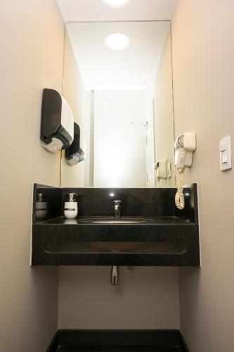 Twin Room image 8