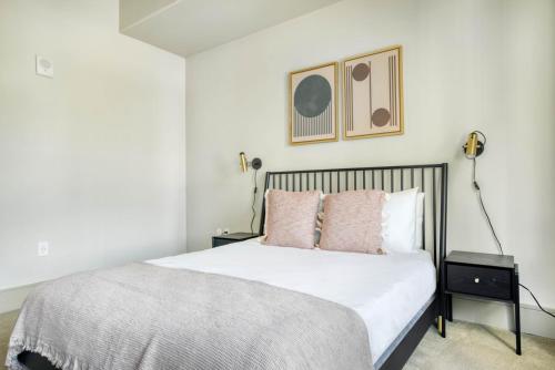 Downtown 1br w gym wd deck nr 6th St bars ATX-10 in Austin, USA