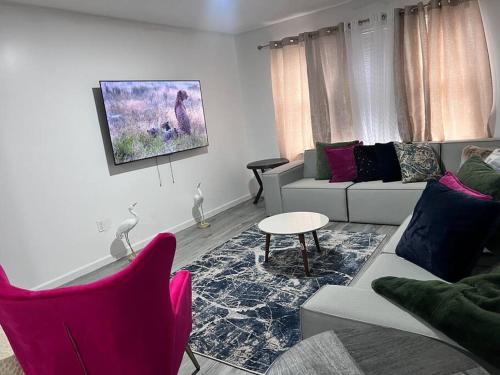 Elegant 3 KINGs bedroom near Downtown Newark EWR NYC Airport in Newark, USA