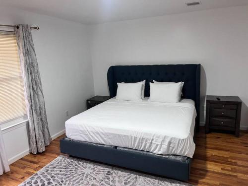 Elegant 3 KINGs bedroom near Downtown Newark EWR NYC Airport in Newark, USA