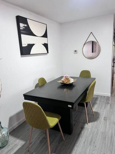 Elegant 3 KINGs bedroom near Downtown Newark EWR NYC Airport in Newark, USA