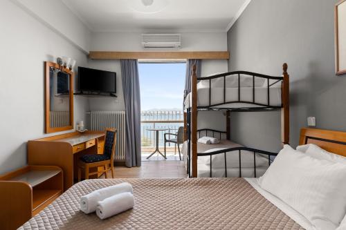2 twin beds, 1 bunk bed