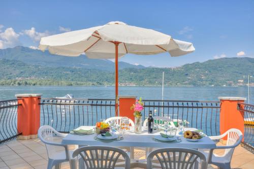 Red House Terrace Private Beach - Happy Rentals - Apartment - Baveno