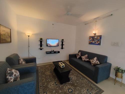 NK Homes 202 - 2BHK Homestay - Fast Wifi, Fully Furnished