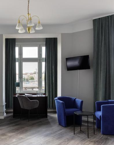 room detail thumbnail 1