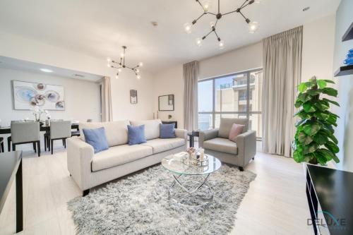 Exquisite 2BR At Shams 1 JBR by Deluxe Holiday Homes, Dubaj