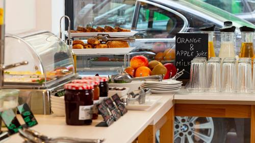 Bucur Accommodation - image 12