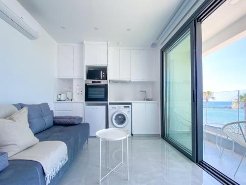 Phaedrus Living: Marina Sea View Flat 214 Gold 2