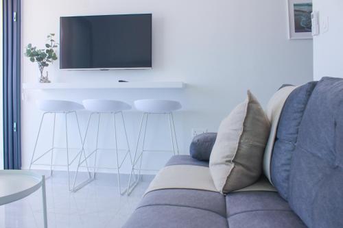 Phaedrus Living: Marina Sea View Flat 214 Gold 3