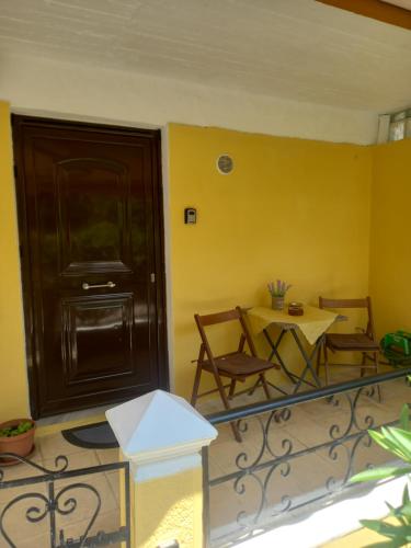 Angela's Cute Apartment (A/C, WiFi, Little Garden) 4