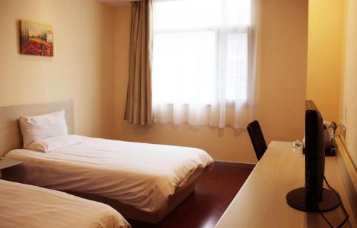 Hanting Hotel Jinan Jiefang Road 2nd Hanting Express Jinan Jiefang Road 2nd is perfectly located for both business and leisure guests in Jinan. Offering a variety of facilities and services, the property provides all you need for a good