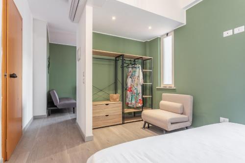 1 queen bed, 1 sofa bed
