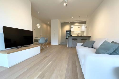 Kirchberg Apartment - High End 1 bedroom Apartment with terrace & parking - Luxembourg