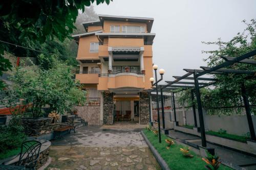 Summit Bougainvillea Tea Resort