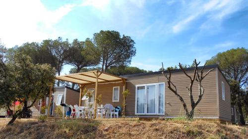 Four-Bedroom Maryland Mobile Home (10 Persons)