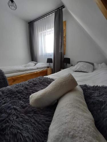 2 bedrooms, 4 beds