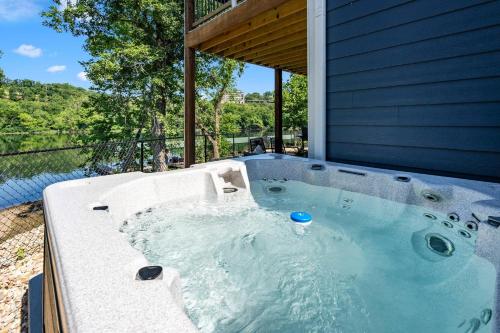 Lakeshore Living in Branson, USA