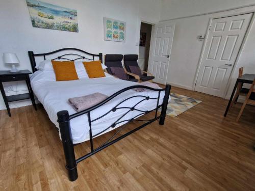 Picture of Studio Apartment, Private Parking, Walk To Centre, Uni And Hospital, Long Stay Prices