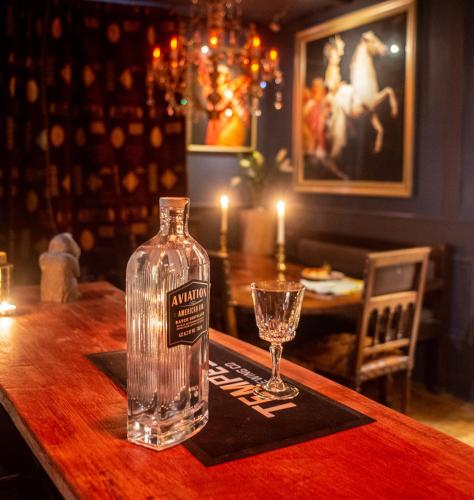 Паб/Коктейль-бар, Red Lion, Coorie Inn in Ерлстон
