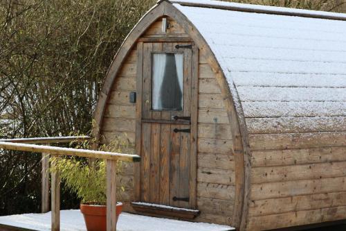 Knapp Farm Glamping Puki Pod in 比明斯特